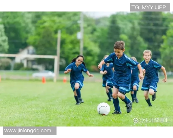 当球星遇上父母足球梦想亲情与激情在绿茵场交织 当球星遇上父母足球梦想亲情与激情在绿茵场交织