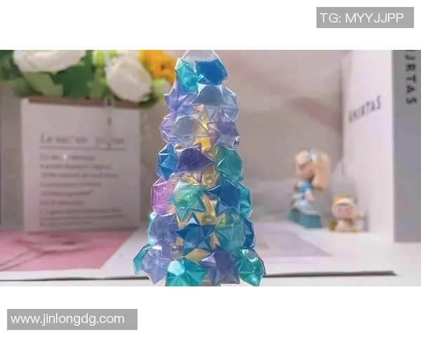 足球球星定制水晶小夜灯点亮温馨房间打造独特纪念礼物