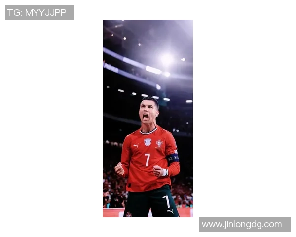 变身为足球传奇球星C罗的动感壁纸，展现无敌风采与激情瞬间